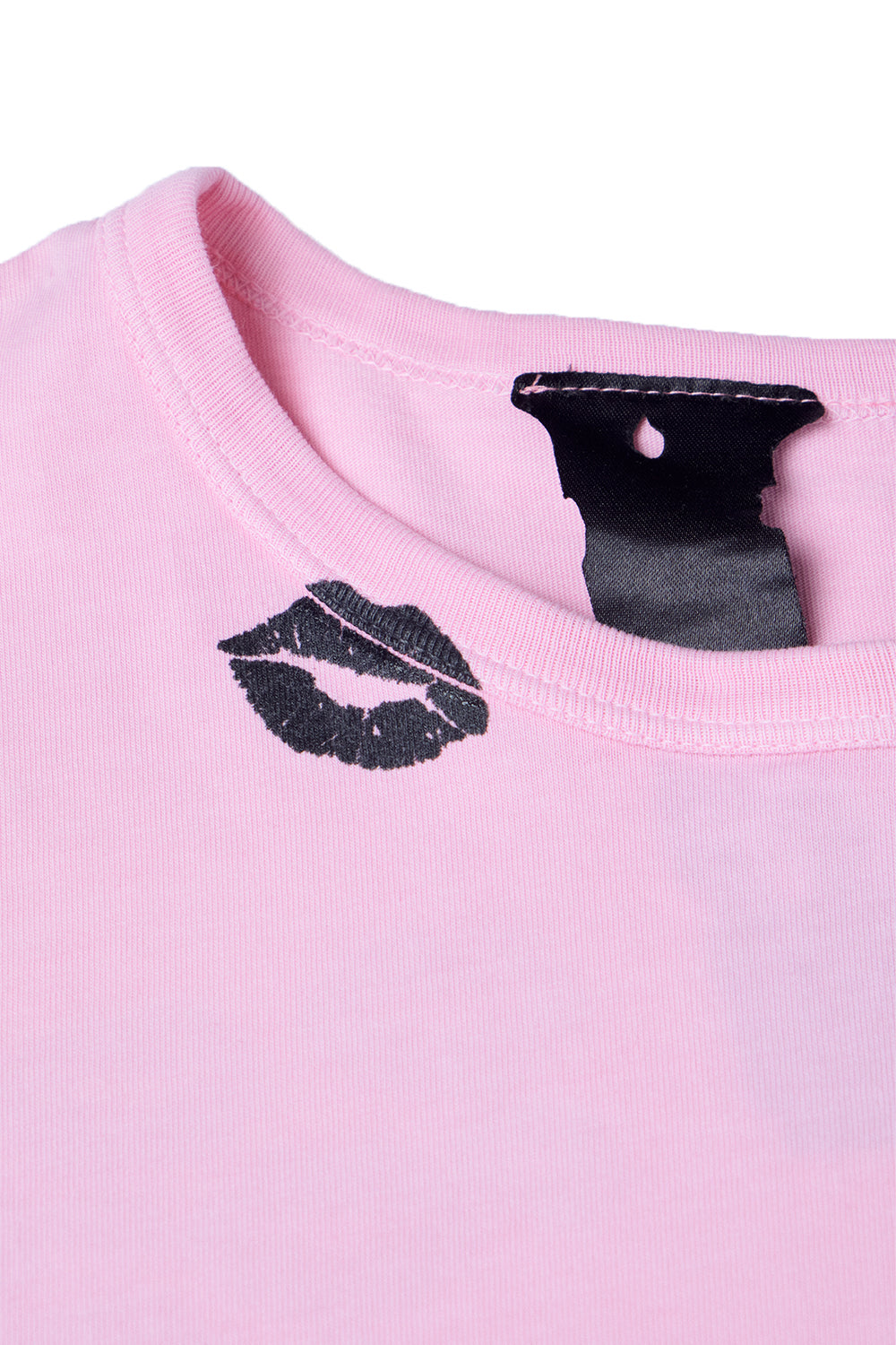 BLACK LIPSTICK FRIENDS- EMBROIDERED T-SHIRT (pink)